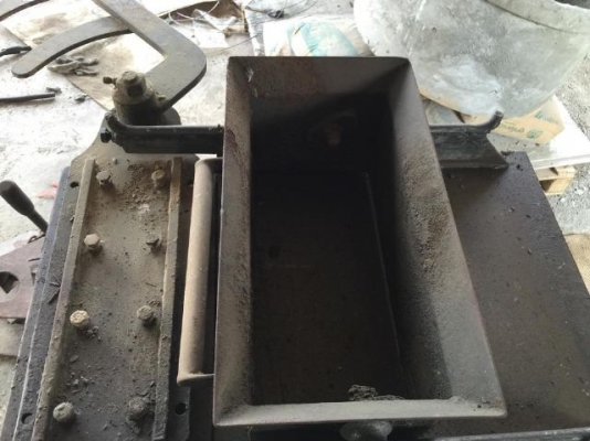 ขายเครื่องอัดบล็อก รวมเครื่องโม่ รวมมอเตอร์ 3 เฟส ติดต่อ 081-2990958/089-8368497 (เจ้าของขายเอง)