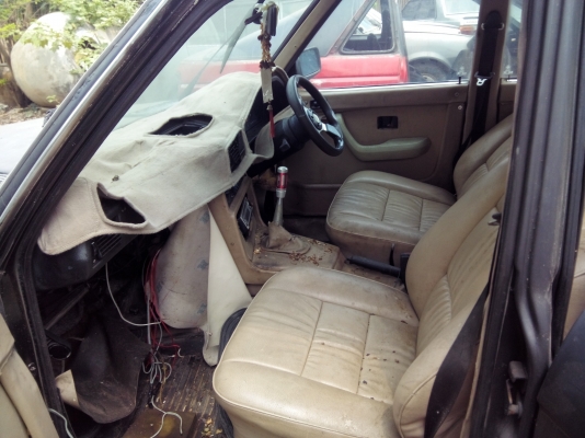 แยกอะไหล่BMW E28 แกะทุชิ้น แยกอะไหล่BMW E28 แกะทุชิ้น