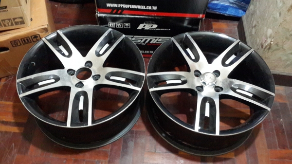 ขอบ 17 4รู100 คู่ละ 2,900 สภาพดีทุกวง