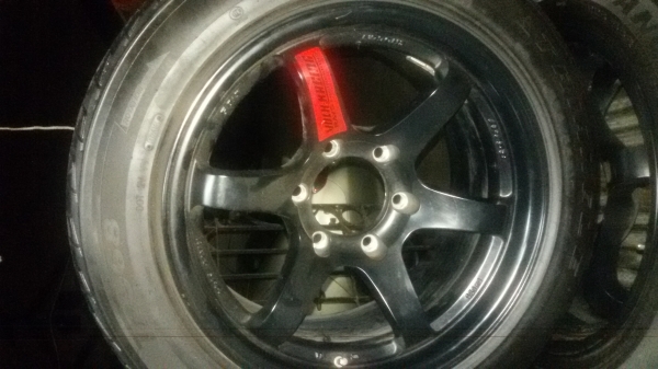 ลัอสวย มีเป้นคุ่ 225/55/17/8.5 ยางปี14