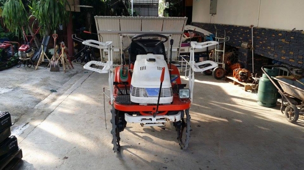 รถปลูกข้าวนั่งขับ Rainbowkid4 รุ่น SPK4 เก่าญี่ปุ่น ดำนา 4 แถว สภาพสวย เครื่องยนต์ติดง่าย สภาพพร้อมใช้งาน รถปลูกข้าวนั่งขับ Rainbowkid4 รุ่น SPK4 เก่าญี่ปุ่น ดำนา 4 แถว สภาพสวย เครื่องยนต์ติดง่าย สภาพพร้อมใช้งาน