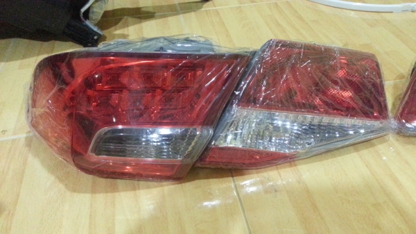 ไฟท้าย Camry ปี 2012-2014 ของแท้ถอด สภาพสวยเก็บในกล่องอย่างดี ไฟท้าย Camry ปี 2012-2014 ของแท้ถอด สภาพสวยเก็บในกล่องอย่างดี