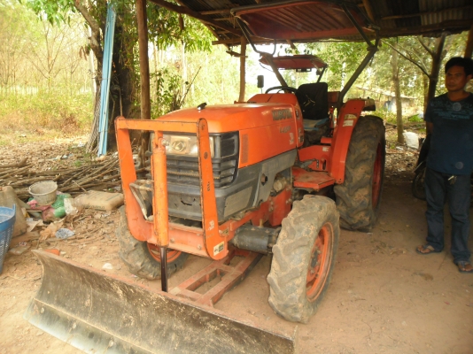 ขายถูกรถไถนา KUBUTA 45 แรงสภาพพร้อมใช้เอกสารทะเบียน