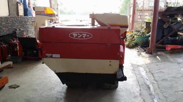 รถเกี่ยวข้าวพร้อมนวดข้าวในตัว แบบนั่งขับ เก่าญี่ปุ่น YANMAR รุ่น TC800 ขนาด 8 แรง มีตัวสับฟาง สภาพสวย ชั่วโมงการทำงานน้อย รถเกี่ยวข้าวพร้อมนวดข้าวในตัว แบบนั่งขับ เก่าญี่ปุ่น YANMAR รุ่น TC800 ขนาด 8 แรง มีตัวสับฟาง สภาพสวย ชั่วโมงการทำงานน้อย