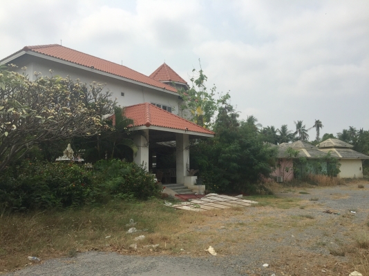 ให้เซ้งร้านอาหารทำเลดีติดถนนนครอินทร์ ใกล้วงเวียนพระราม5 หมู่บ้านเยอะ เนื้อที่4ไร่กว่าจอดรถได้มากกว่า200คันสนใจสอบถามได้