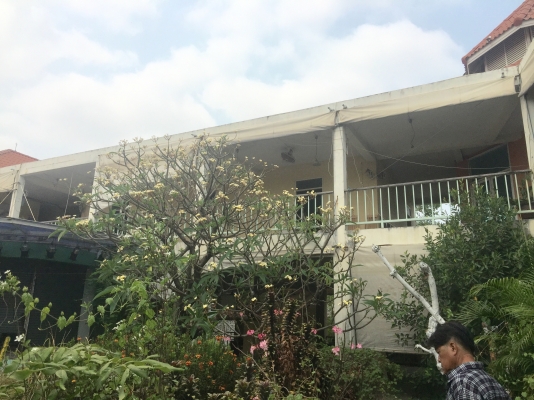 ให้เซ้งร้านอาหารทำเลดีติดถนนนครอินทร์ ใกล้วงเวียนพระราม5 หมู่บ้านเยอะ เนื้อที่4ไร่กว่าจอดรถได้มากกว่า200คันสนใจสอบถามได้