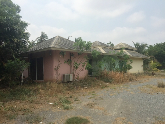 ให้เซ้งร้านอาหารทำเลดีติดถนนนครอินทร์ ใกล้วงเวียนพระราม5 หมู่บ้านเยอะ เนื้อที่4ไร่กว่าจอดรถได้มากกว่า200คันสนใจสอบถามได้