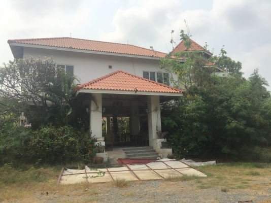 ให้เซ้งร้านอาหารทำเลดีติดถนนนครอินทร์ ใกล้วงเวียนพระราม5 หมู่บ้านเยอะ เนื้อที่4ไร่กว่าจอดรถได้มากกว่า200คันสนใจสอบถามได้