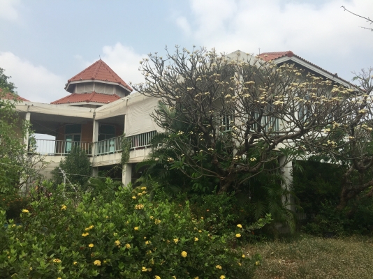 ให้เซ้งร้านอาหารทำเลดีติดถนนนครอินทร์ ใกล้วงเวียนพระราม5 หมู่บ้านเยอะ เนื้อที่4ไร่กว่าจอดรถได้มากกว่า200คันสนใจสอบถามได้