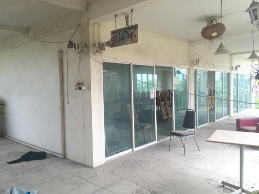 ให้เซ้งร้านอาหารทำเลดีติดถนนนครอินทร์ ใกล้วงเวียนพระราม5 หมู่บ้านเยอะ เนื้อที่4ไร่กว่าจอดรถได้มากกว่า200คันสนใจสอบถามได้