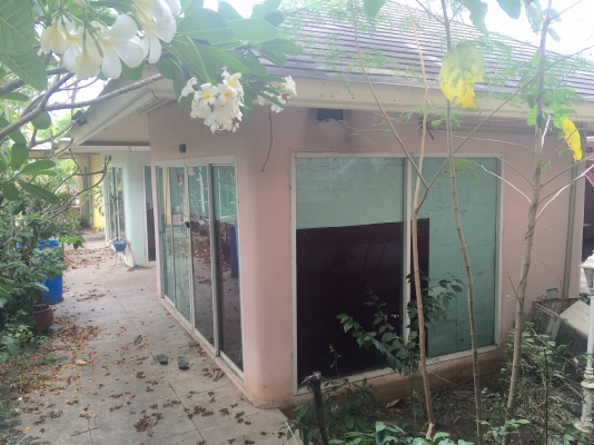 ให้เซ้งร้านอาหารทำเลดีติดถนนนครอินทร์ ใกล้วงเวียนพระราม5 หมู่บ้านเยอะ เนื้อที่4ไร่กว่าจอดรถได้มากกว่า200คันสนใจสอบถามได้