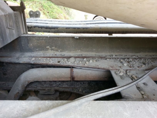 รถอีซูซุ  10  ล้อ โม่ปูน  270 แรงม้า. ปี 48   ( ยูโรทู. )   สนใจติดต่อ 081 - 6079515