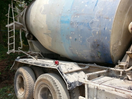 รถอีซูซุ  10  ล้อ โม่ปูน  270 แรงม้า. ปี 48   ( ยูโรทู. )   สนใจติดต่อ 081 - 6079515