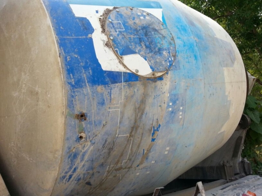 รถอีซูซุ  10  ล้อ โม่ปูน  270 แรงม้า. ปี 48   ( ยูโรทู. )   สนใจติดต่อ 081 - 6079515