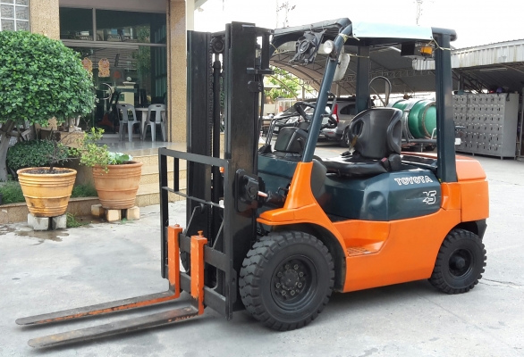 ราคาต่อรองได้ ขายรถโฟคลิฟท์ Toyota รุ่น7เครื่องเบนซิน ขนาด2.5เสา3เมตร ติดแก๊สแล้ว เกียร์ออโต้ ยางตันเพิ่งเปลี่ยนมา สภาพดี เครื่องแรง เจ้าของขายเอง
