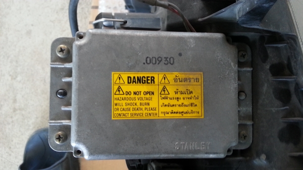 ไฟหน้าดีแม็ค ตัวแรก ซีน่อนแท้ หลอดบัลลาสครบ ของแท้ถอด สภาพสวย ไฟหน้าดีแม็ค ตัวแรก ซีน่อนแท้ หลอดบัลลาสครบ ของแท้ถอด สภาพสวย