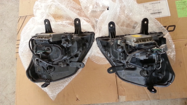 ไฟหน้าดีแม็ค ตัวแรก ซีน่อนแท้ หลอดบัลลาสครบ ของแท้ถอด สภาพสวย ไฟหน้าดีแม็ค ตัวแรก ซีน่อนแท้ หลอดบัลลาสครบ ของแท้ถอด สภาพสวย