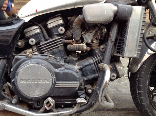 ขายด่วน maxna 750cc ทะเบียนแท้ รถจอด2ปีกว่า ชุดไฟ ของครบทั้งคัน