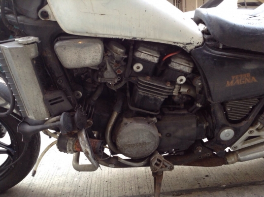 ขายด่วน maxna 750cc ทะเบียนแท้ รถจอด2ปีกว่า ชุดไฟ ของครบทั้งคัน