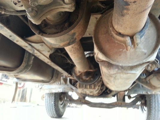 รถฮีโน่ 10 ล้อ ท้ายลาด  220 แรงม้า. ปี 47    สนใจติดต่อ  081 - 6079515