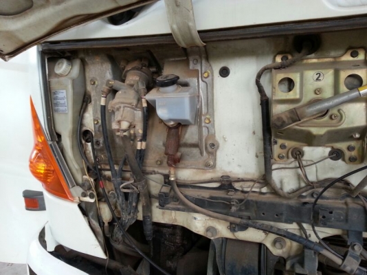 รถฮีโน่ 10 ล้อ ท้ายลาด  220 แรงม้า. ปี 47    สนใจติดต่อ  081 - 6079515