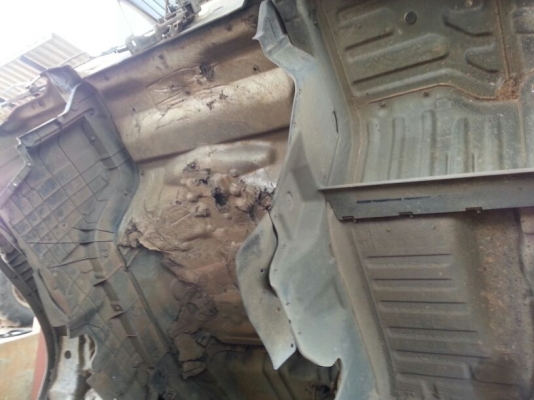 รถฮีโน่ 10 ล้อ ท้ายลาด  220 แรงม้า. ปี 47    สนใจติดต่อ  081 - 6079515