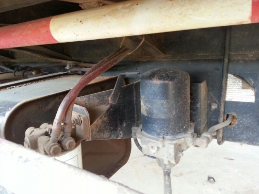 รถฮีโน่ 10 ล้อ ท้ายลาด  220 แรงม้า. ปี 47    สนใจติดต่อ  081 - 6079515