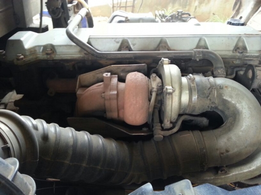 รถฮีโน่ 10 ล้อ ท้ายลาด  220 แรงม้า. ปี 47    สนใจติดต่อ  081 - 6079515