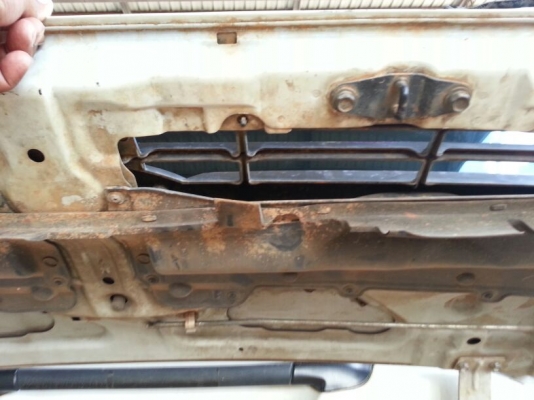 รถฮีโน่ 10 ล้อ ท้ายลาด  220 แรงม้า. ปี 47    สนใจติดต่อ  081 - 6079515