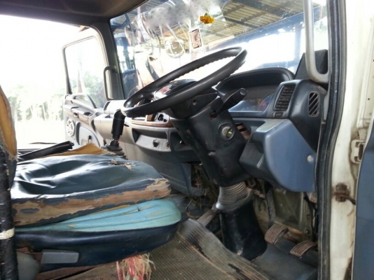 รถฮีโน่ 10 ล้อ ท้ายลาด  220 แรงม้า. ปี 47    สนใจติดต่อ  081 - 6079515