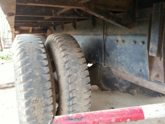 รถฮีโน่ 10 ล้อ ท้ายลาด  220 แรงม้า. ปี 47    สนใจติดต่อ  081 - 6079515