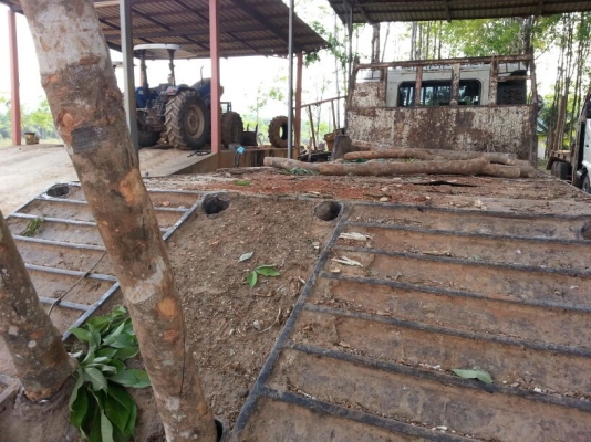 รถฮีโน่ 10 ล้อ ท้ายลาด  220 แรงม้า. ปี 47    สนใจติดต่อ  081 - 6079515