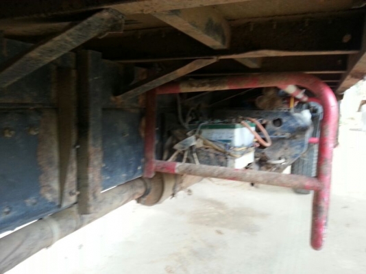 รถฮีโน่ 10 ล้อ ท้ายลาด  220 แรงม้า. ปี 47    สนใจติดต่อ  081 - 6079515