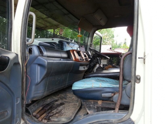 รถฮีโน่ 10 ล้อ ท้ายลาด  220 แรงม้า. ปี 47    สนใจติดต่อ  081 - 6079515