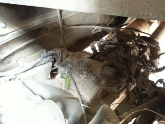 รถฮีโน่ 10 ล้อ ท้ายลาด  220 แรงม้า. ปี 47    สนใจติดต่อ  081 - 6079515