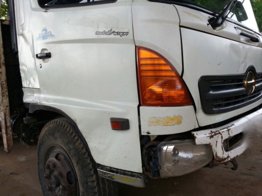 รถฮีโน่ 10 ล้อ ท้ายลาด  220 แรงม้า. ปี 47   สนใจติดต่อ  081 - 6079515