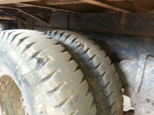 รถฮีโน่ 10 ล้อ ท้ายลาด  220 แรงม้า. ปี 47   สนใจติดต่อ  081 - 6079515