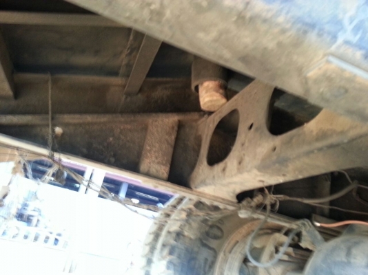 รถฮีโน่ 10 ล้อ ท้ายลาด  220 แรงม้า. ปี 47   สนใจติดต่อ  081 - 6079515