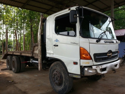 รถฮีโน่ 10 ล้อ ท้ายลาด  220 แรงม้า. ปี 47   สนใจติดต่อ  081 - 6079515