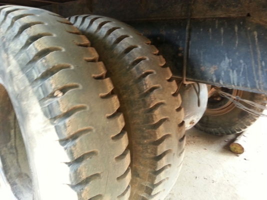 รถฮีโน่ 10 ล้อ ท้ายลาด  220 แรงม้า. ปี 47   สนใจติดต่อ  081 - 6079515