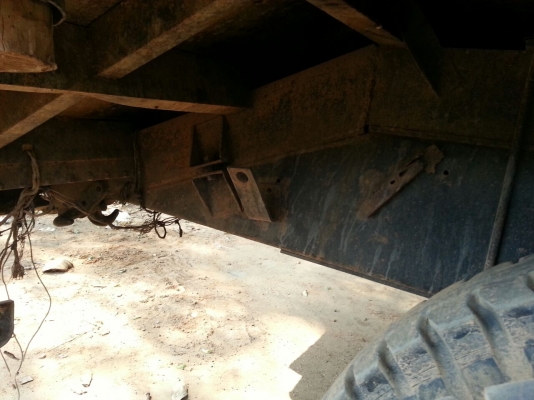 รถฮีโน่ 10 ล้อ ท้ายลาด  220 แรงม้า. ปี 47   สนใจติดต่อ  081 - 6079515