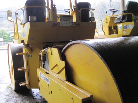 ขายรถบด 3 ล้อเหล็ก SAKAI R2S สภาพสวยพร้อมใช้ ติดต่อ อำพล 090-9694506, 080-3031241 ขายรถบด 3 ล้อเหล็ก SAKAI R2S สภาพสวยพร้อมใช้ ติดต่อ อำพล 090-9694506, 080-3031241