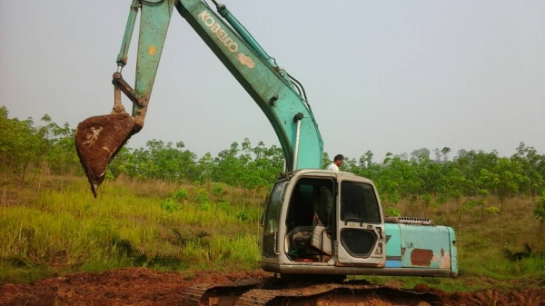 ขายด่วนรถแบคโฮYN07มีเล่มทะเบืยนพร้อมโอนรถไฟฟ้าครบ