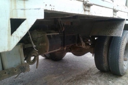 ISUZU NPR 125 HP 4BG1 หกล้อดั๊มพ์ กระบะดั๊มพ์เหล็ก 4 ตันความยาว 3.60 เมตรสภาพดีพร้อมบรรทุกได้เลยครับ เครื่องยนต์แรงดีไม่เยิ้ม หัวเก๋งไม่ผุภายในเก๋งคอนโซลครบพร้อม พวงมาลัยเพาเวอร์ แอร์เย็น ช่วงล่างใหญ่คัชซีไม่มีบวม คานหน้ากับเฟืองท้ายติด F ล้อหกน็อตครบพร้อ