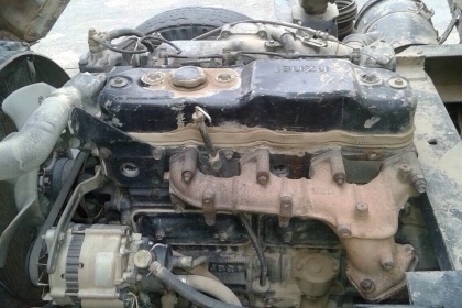 ISUZU NPR 125 HP 4BG1 หกล้อดั๊มพ์ กระบะดั๊มพ์เหล็ก 4 ตันความยาว 3.60 เมตรสภาพดีพร้อมบรรทุกได้เลยครับ เครื่องยนต์แรงดีไม่เยิ้ม หัวเก๋งไม่ผุภายในเก๋งคอนโซลครบพร้อม พวงมาลัยเพาเวอร์ แอร์เย็น ช่วงล่างใหญ่คัชซีไม่มีบวม คานหน้ากับเฟืองท้ายติด F ล้อหกน็อตครบพร้อ