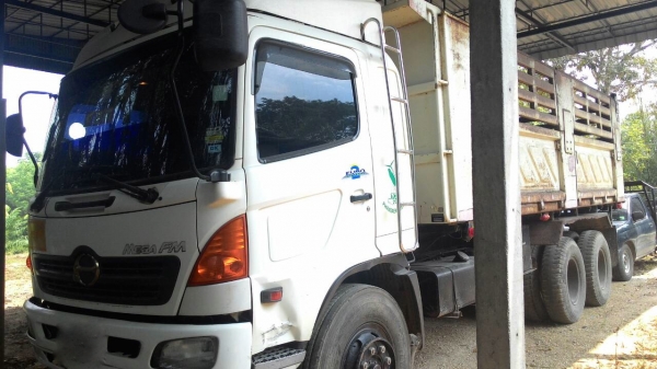 รถฮีโน่ 10 ล้อดั้ม 260 แรงม้า. ปี 47 ( รถวิ่ง 14x,xxx กม. )  ,  ( ขายแม่ , ลูก. )   สนใจติดต่อ 081 - 6079515