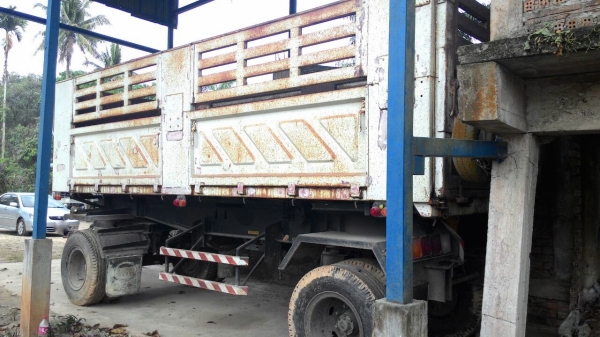 รถฮีโน่ 10 ล้อดั้ม 260 แรงม้า. ปี 47 ( รถวิ่ง 14x,xxx กม. )  ,  ( ขายแม่ , ลูก. )   สนใจติดต่อ 081 - 6079515