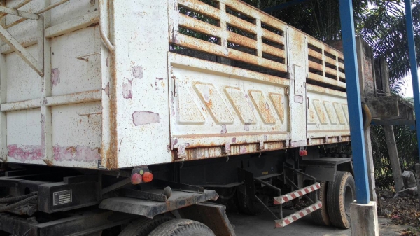 รถฮีโน่ 10 ล้อดั้ม 260 แรงม้า. ปี 47 ( รถวิ่ง 14x,xxx กม. )  ,  ( ขายแม่ , ลูก. )   สนใจติดต่อ 081 - 6079515