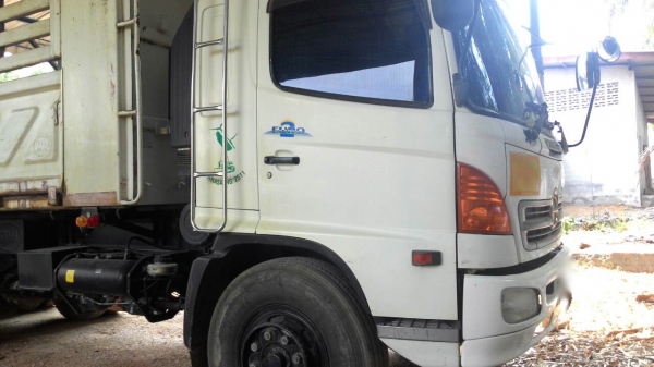 รถฮีโน่ 10 ล้อดั้ม 260 แรงม้า. ปี 47 ( รถวิ่ง 14x,xxx กม. )  ,  ( ขายแม่ , ลูก. )   สนใจติดต่อ 081 - 6079515