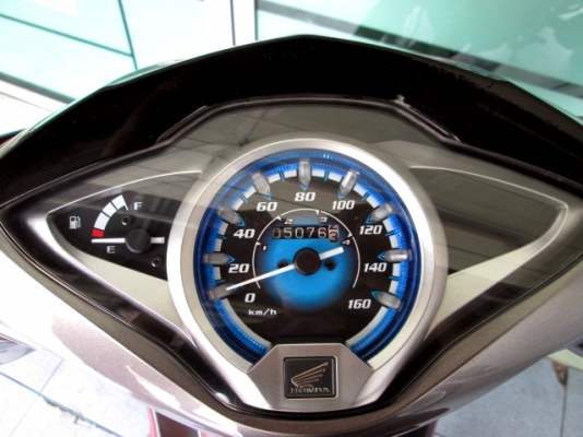 Wave 125 i ( สต๊าทมือ ) สี แดง รถเดือน เมษายน ปี 57 ไมล์ 5 พันโล เครื่องแรงสีสวย แถม 2 รายการ 36900